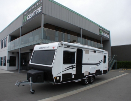 Leisure Line - Platinum - 674 SE - Walk Around Bed